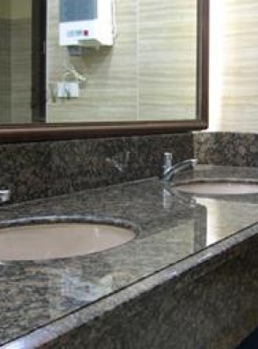 BalticBrownGranite_bathroom_380x255