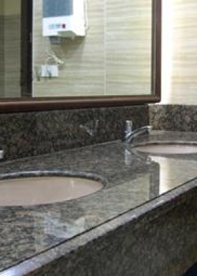 BalticBrownGranite_bathroom_380x255