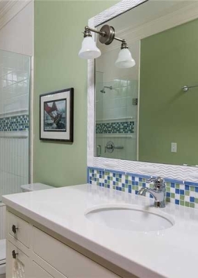 cottage-3-4-bathroom-with-crown-molding-i_g-IS9hrxghcz9scc0000000000-ySFcp