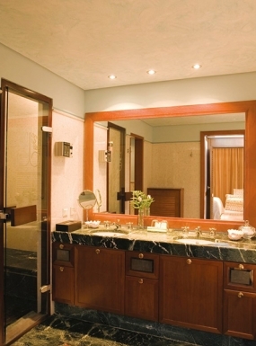 grand_villa_sea_view_private_heated_pool_bathroom