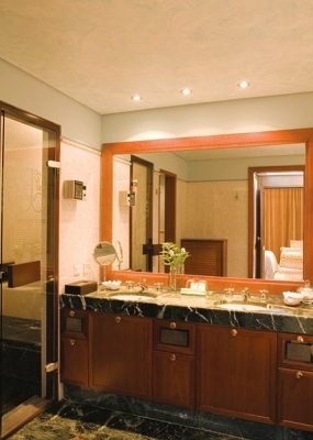 grand_villa_sea_view_private_heated_pool_bathroom